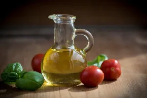 Olio extravergine d'oliva e ingredienti della cucina mediterranea per la protezione cardiovascolare
